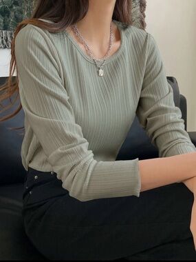 Ribbed Long Sleeve Crewneck Top in Sage Green